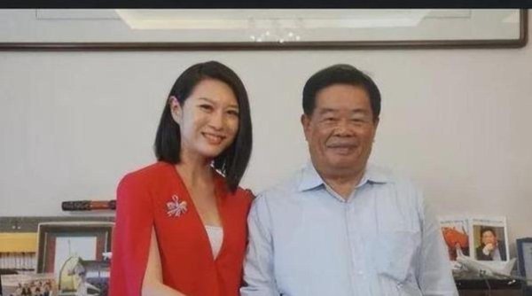 十大正规配资平台 何小鹏吃晚饭学全球化没错，但脚上的苦才是真学问，别只盯着面子